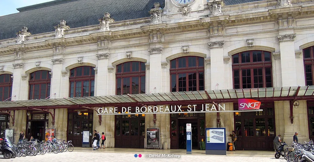 Taxi Bordeaux Gare: Votre Solution de Transport Rapide et Fiable